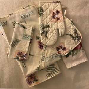 Tablecloths, Potholders, Napkins & Dishcloth Set